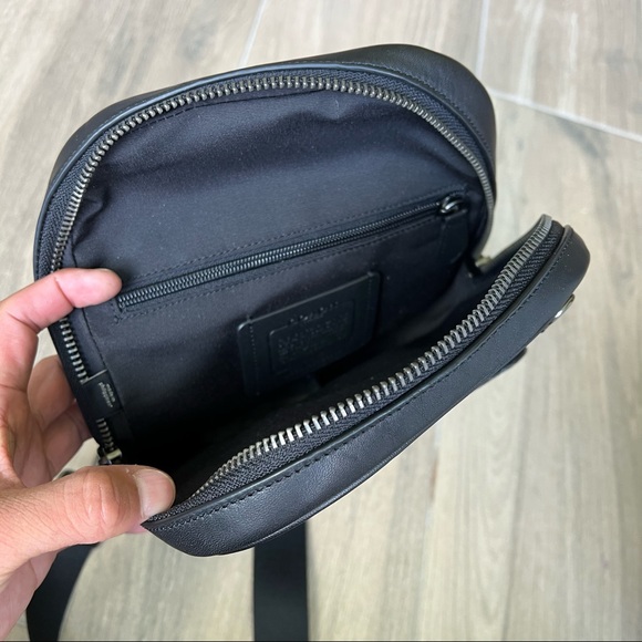 Coach Graham Pack In Signature Canvas - Picture 7 of 8